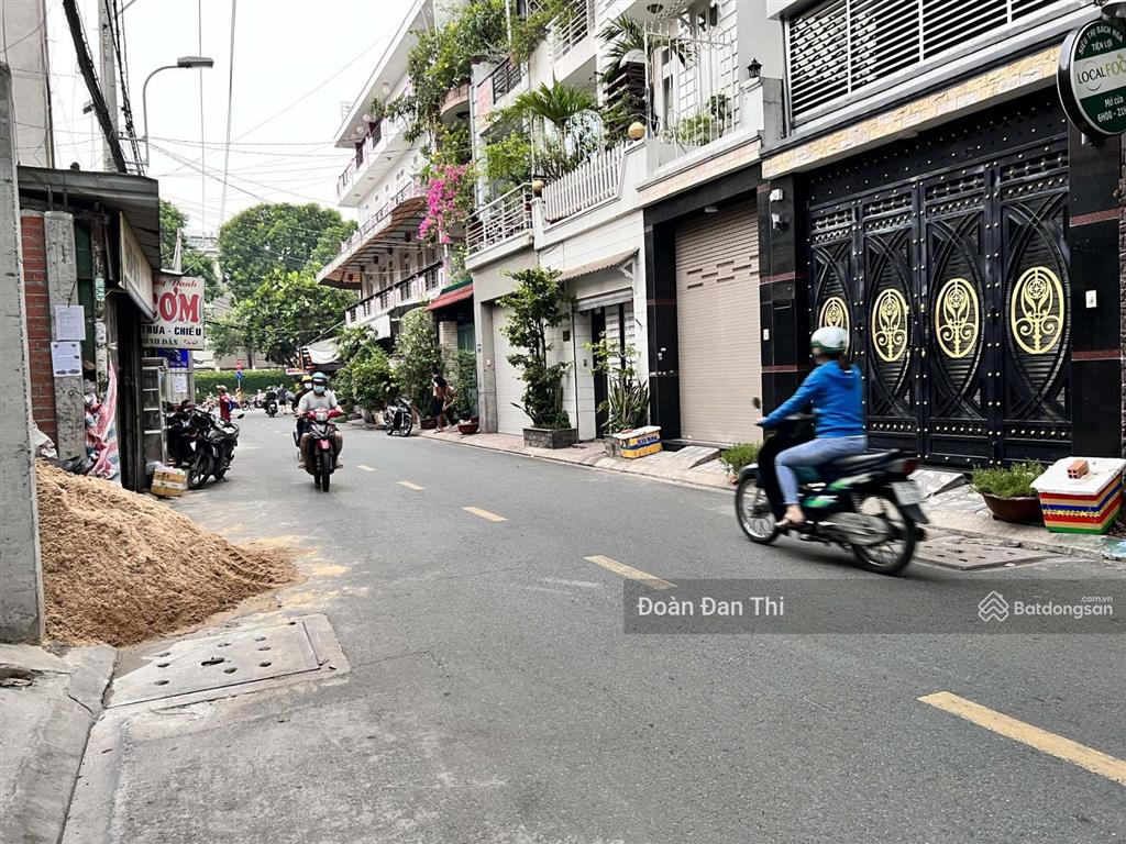 Bán nhà mt đường 30 đỗ nhuận dt 8x18 đúc 6 tấm có thang máy, gía 24.9 tỷ tl