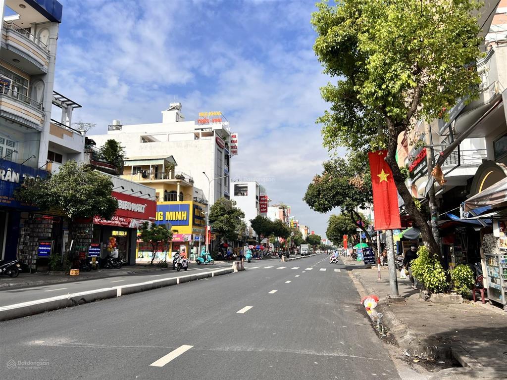 Bán đất mặt tiền đường nguyễn sơn dt 6.3x26m giá 24 tỷ tl