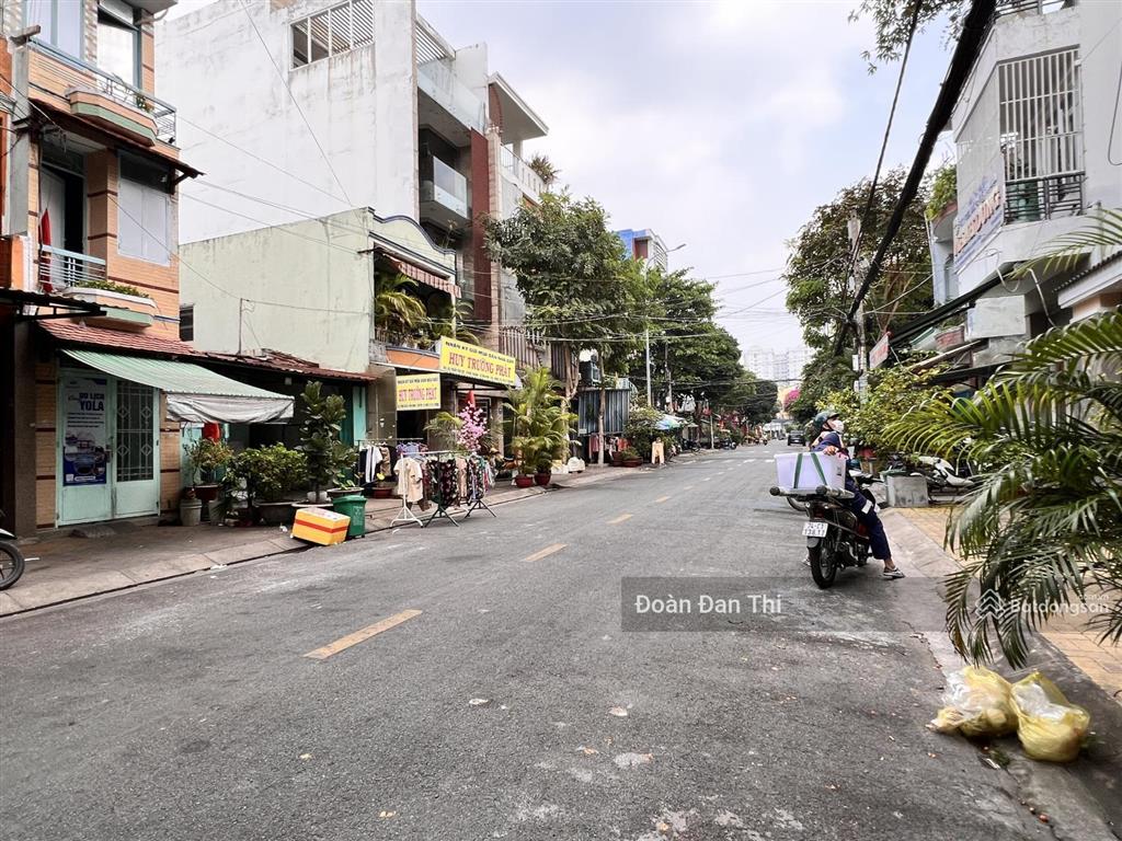 Bán nhà mt trần thủ độ dt 4.5x17m cấp 4 tiện xây, giá 9.9 tỷ tl