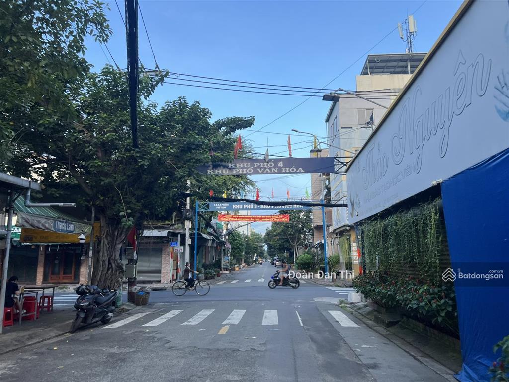 Bán nhà mt trần thủ độ dt 4.5x17m cấp 4 tiện xây, giá 9.9 tỷ tl