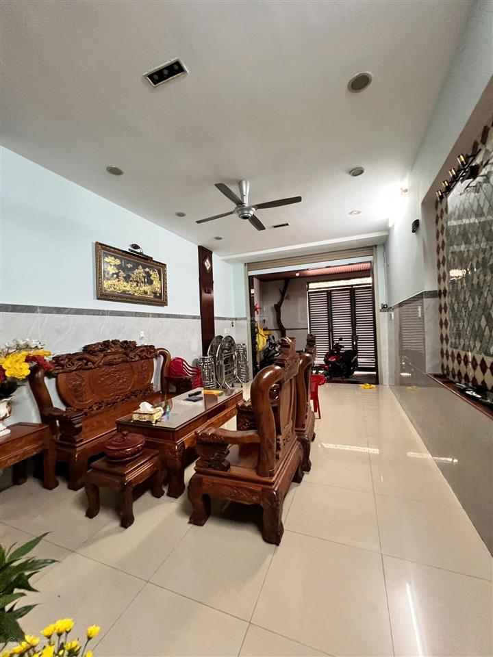 Nhà hxh thoại ngọc hầu dt 5.3x17m 3 lầu, giá 10.4 tỷ tl