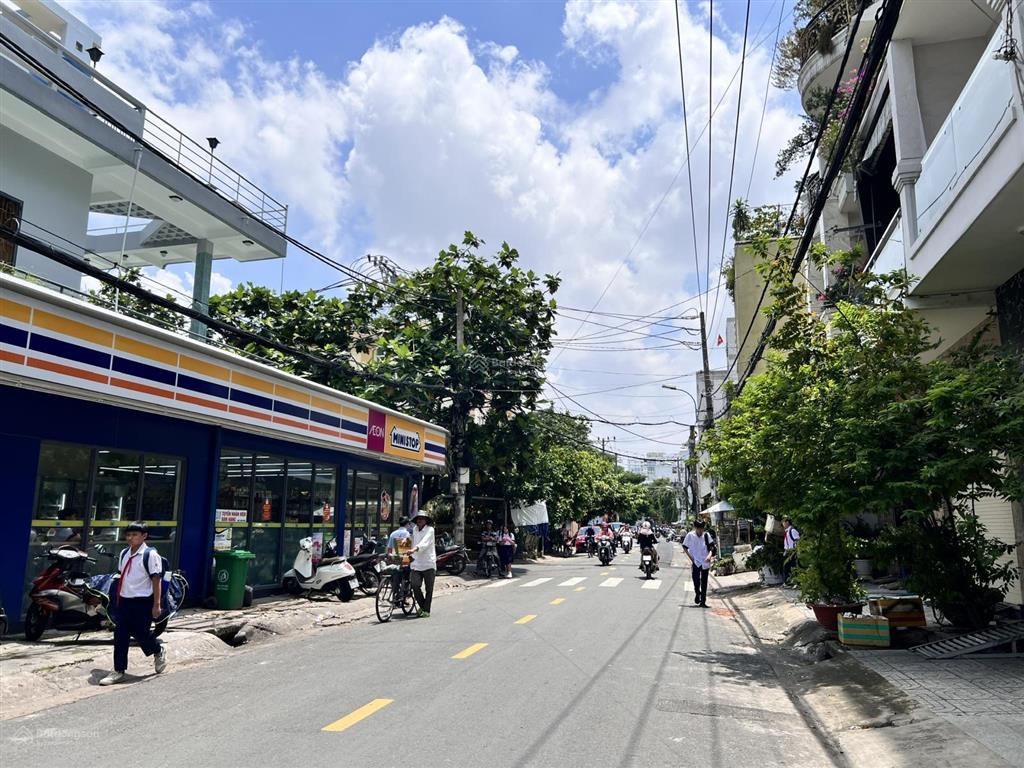 Hiếm  đất mt đường 12m ngay lê thúc hoạch dt 5.2x21m, giá 12.8 tỷ
