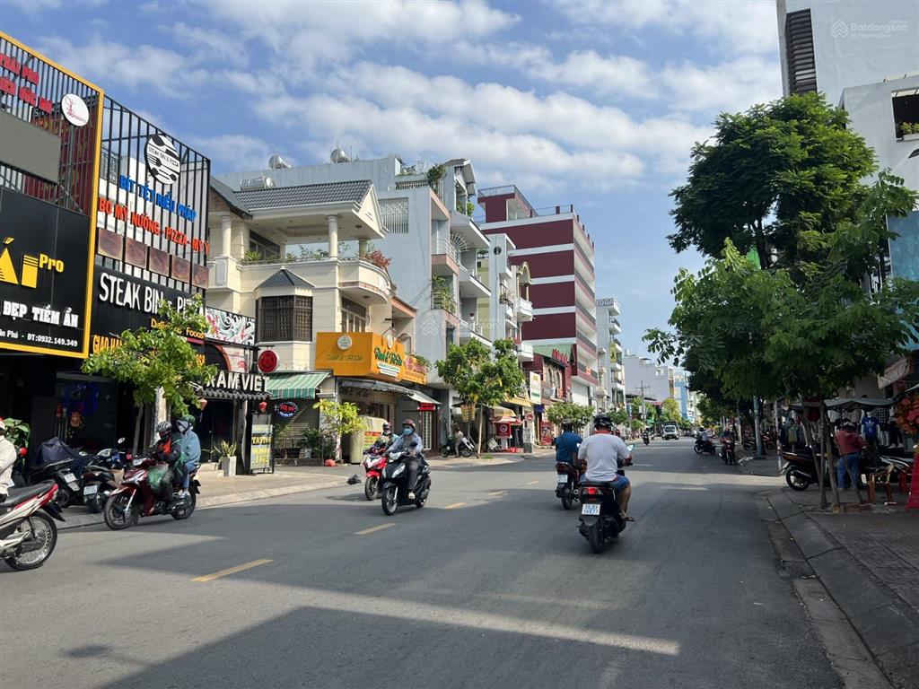Mtkd đường tân sơn nhì  đoạn đẹp dt 4x18m (1 lầu) giá 17,4 tỷ tl