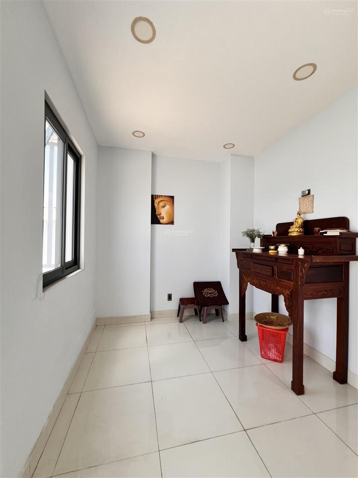 Hẻm 8m khu công viên tân sơn nhì dt 4x18m nhà 5 tấm giá 12.3 tỷ