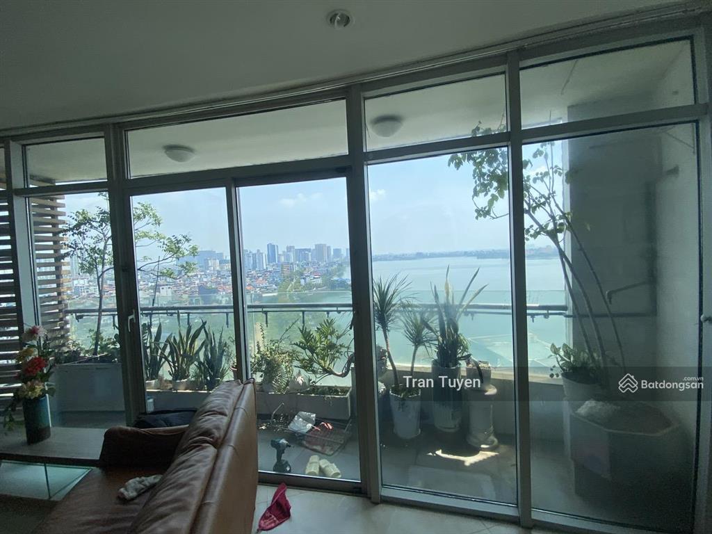 Cho thuê căn view hồ tại watermark tây hồ 125m2, nhà thoáng