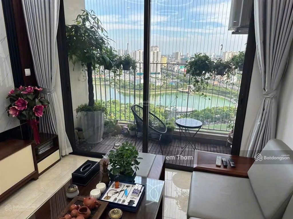 Cho thuê căn hộ 3 phòng ngủ, 2wc, 90m2 tại vinhomes d'capitale, giá 24 triệu vnd