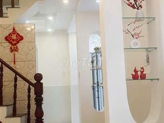 nhà cho thuê ngyên căn p2q8 