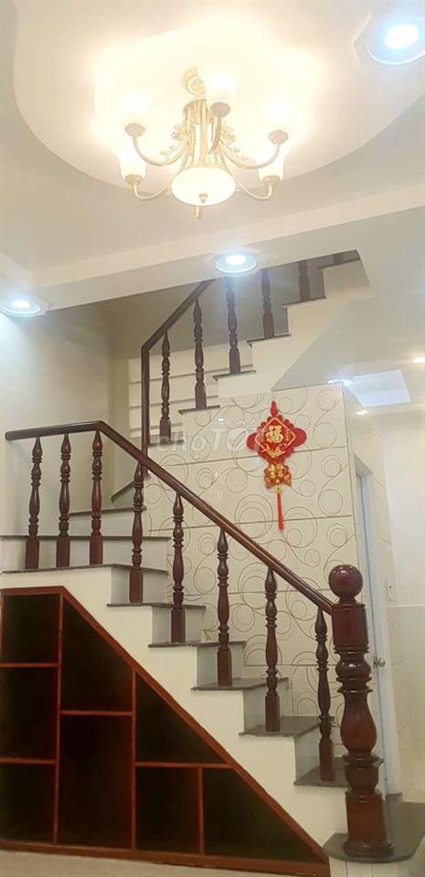 nhà cho thuê ngyên căn p2q8 