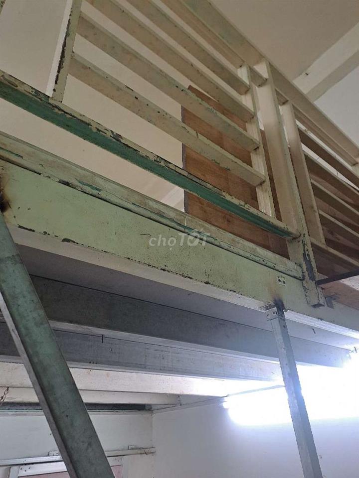 cho nhà trọ dưới đất có gác suốt p4q8