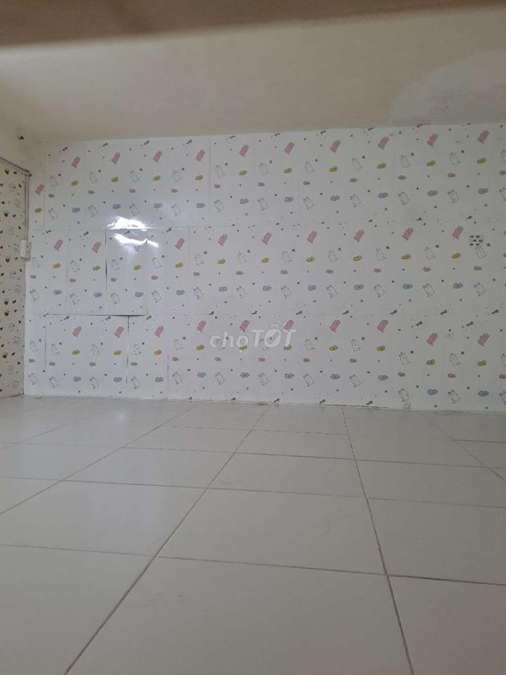 cho nhà trọ dưới đất có gác suốt p4q8