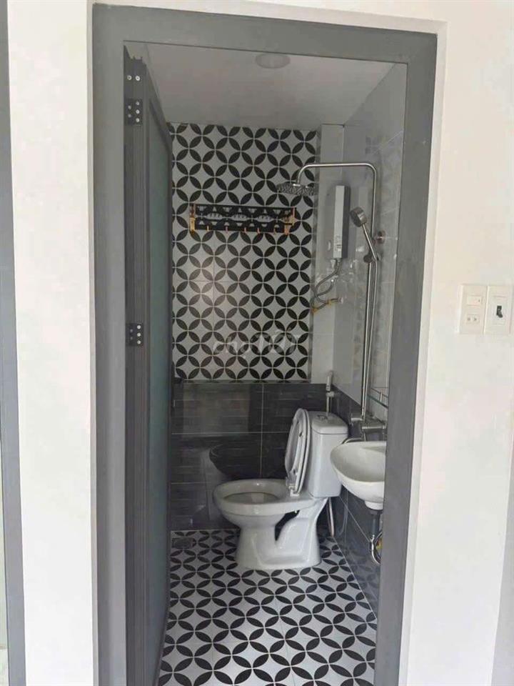 nhà cho thuê ngyên căn p2q8 