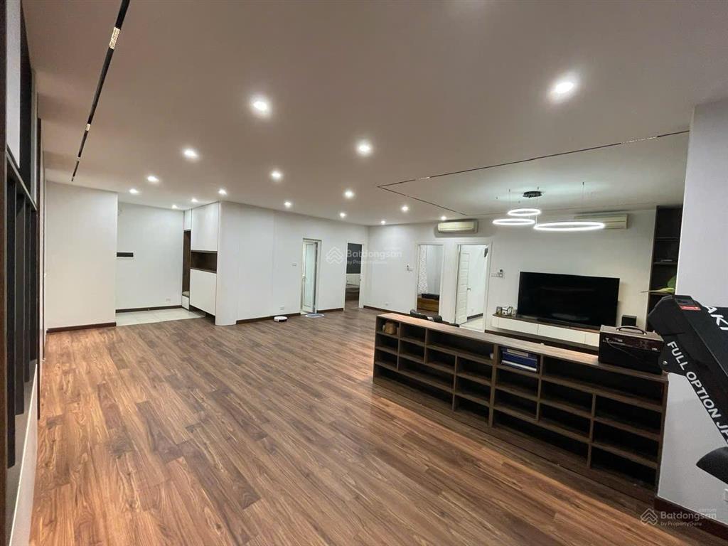 Chuyển xuống nhà đất em cần bán gấp căn hộ chung cư ct2 vimeco nguyễn chánh 130m2 ạ