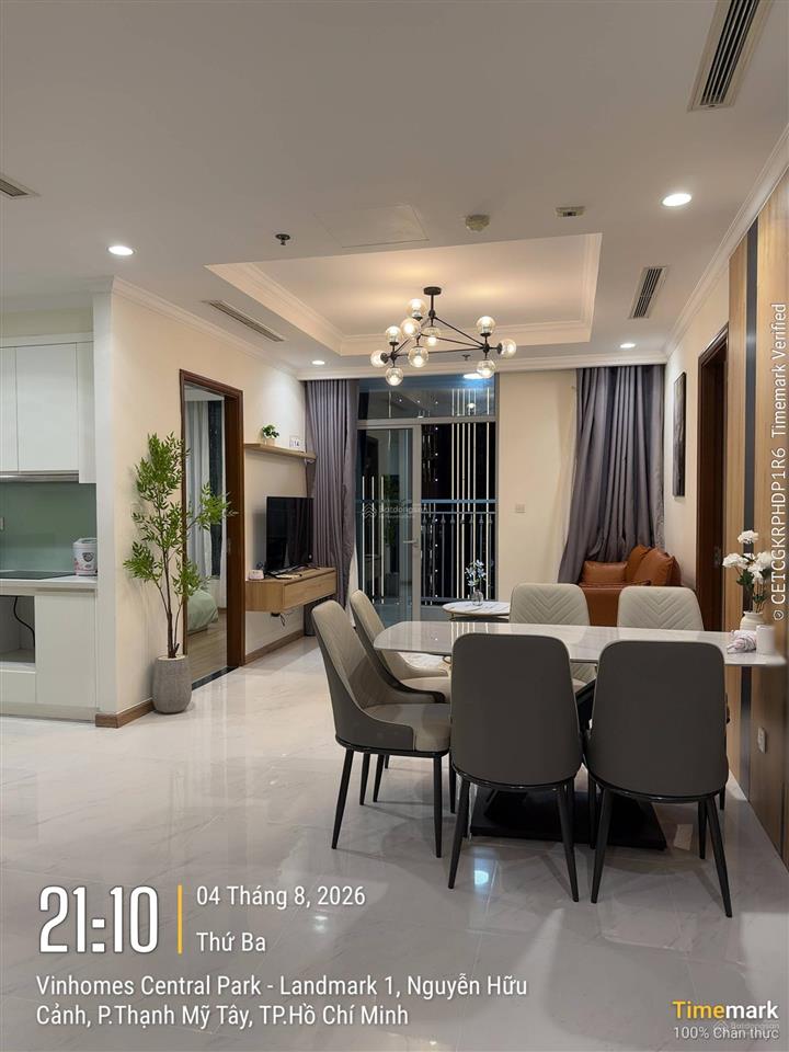 Cho thuê căn landmark1x.09, vị trí tầng đẹp, view landmark 81 thoáng và rất đẹp về đêm