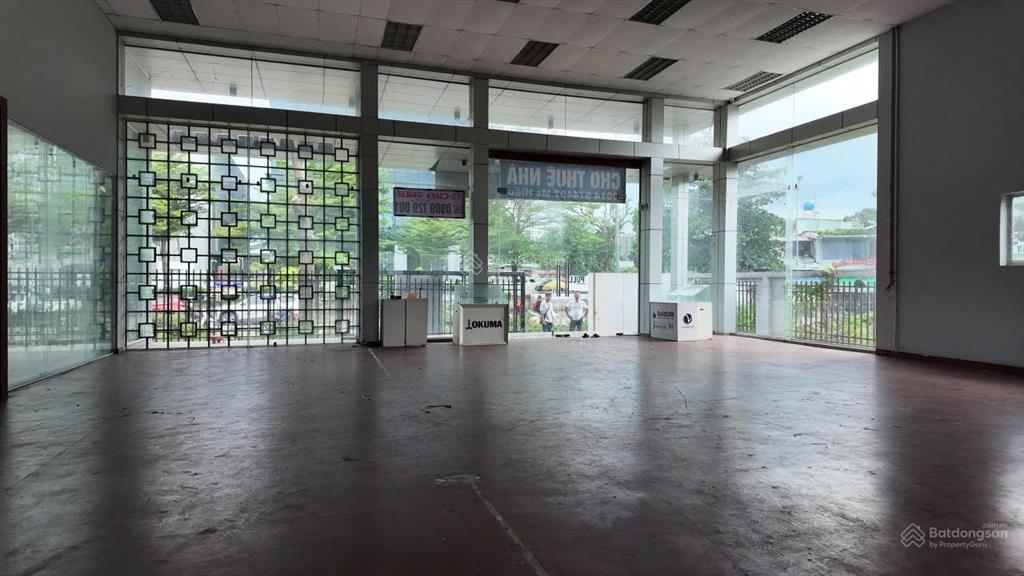 Mặt bằng thoáng 500m2 đậu xe vô tư