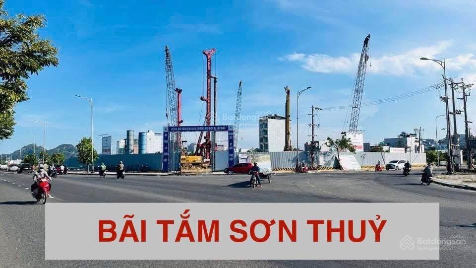 Bán đất gấp tại đường trần quốc hoàn, 112.5 m2 hướng nam trục thông bãi tắm