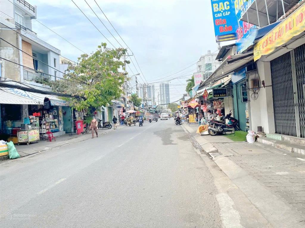 Bán tòa nhà 40 phòng thu nhập 130tr/tháng. đường lý phục man, p. bình thuận, q7