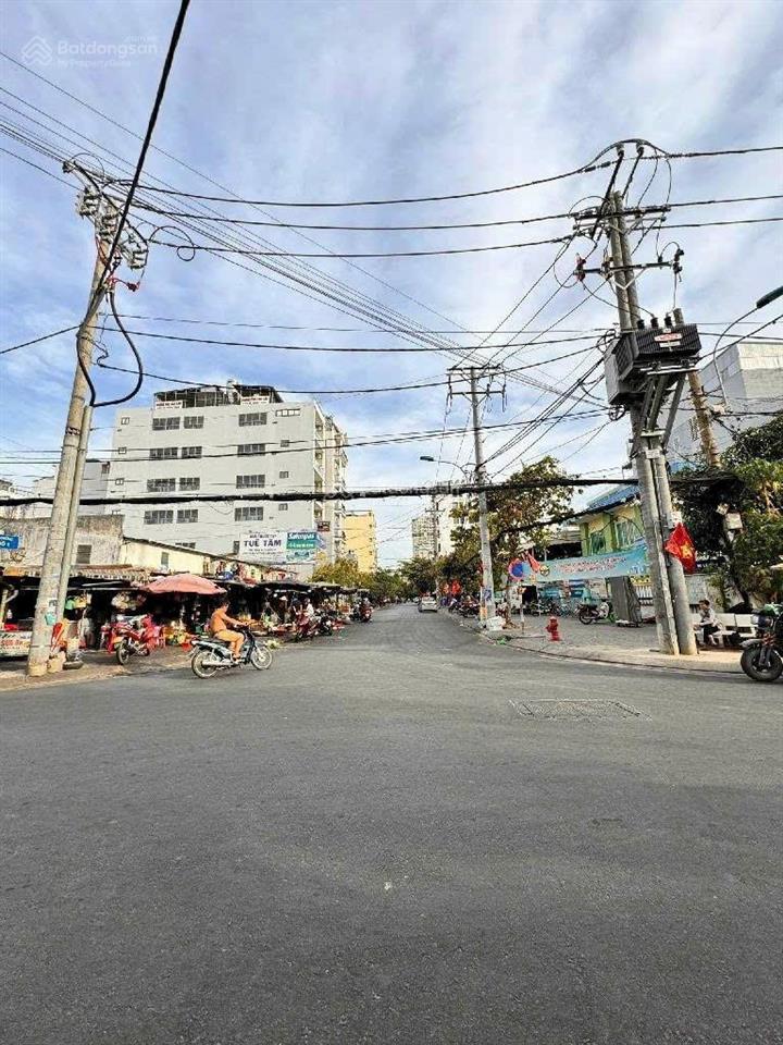Bán tòa nhà 40 phòng thu nhập 130tr/tháng. đường lý phục man, p. bình thuận, q7
