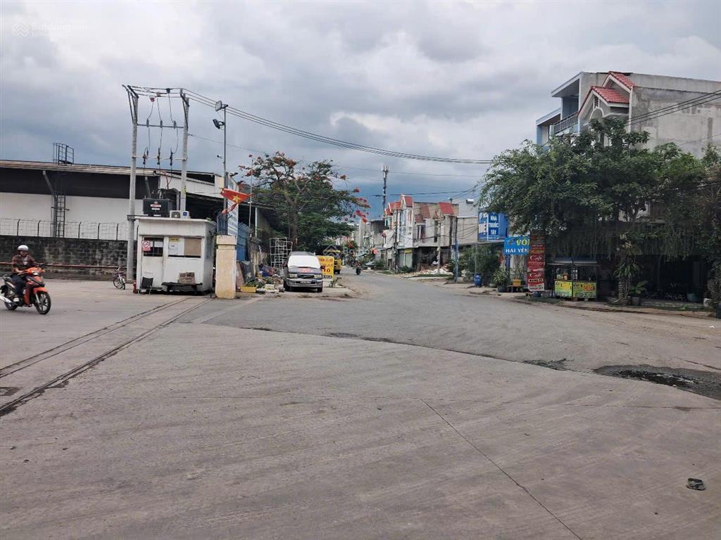 2 hécta, cách vincom 1km phường dĩ an hồ chí minh giá 400 tỷ