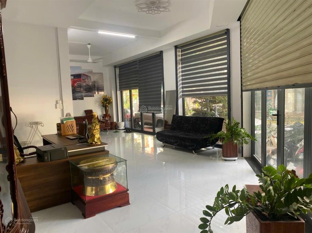 Chính chủ bán nhà đường b trung tâm hành chính, góc 2 mặt tiền