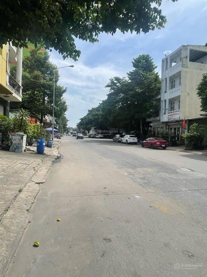 Chính chủ cần bán nhà mặt tiền kinh doanh khu sầm uất nhất vincom 550