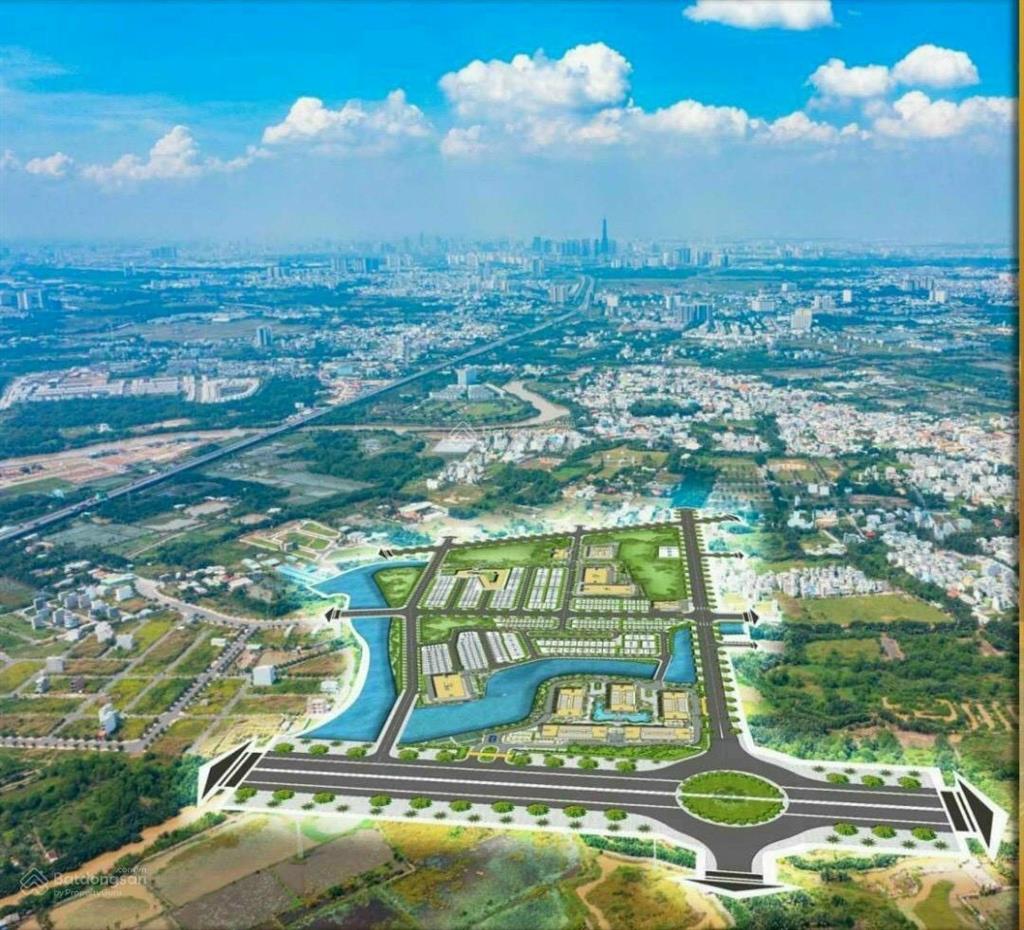 Chủ cần tiền bán căn nhà mới xây hoàn thiện bên ngoài, 1 trệt, 2 lầu. dt 100m giá 8tỷ 100 triệu