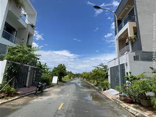 Ngộp bank bán nhanh lô đất centana dt 82.5m2 hướng bắc. đường 10m thông sạch đẹp giá chỉ 4,75 tỷ