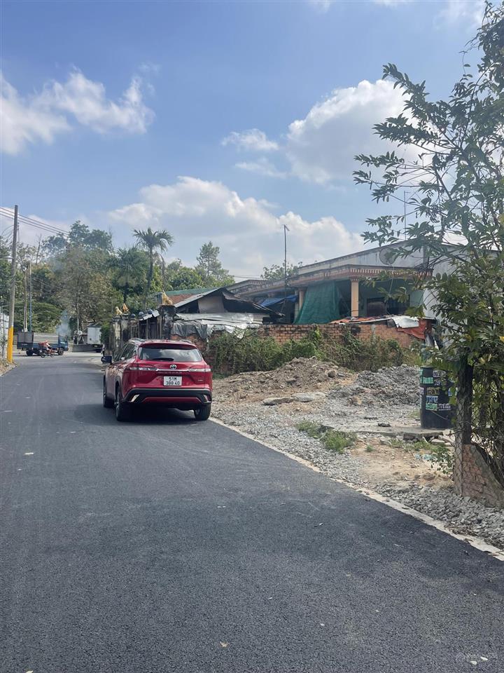 11,7m ngang có 120m2 odt đất ngay ngã 4 hoà lợi đường vào vsip2 và trung tâm tp mới đường nhựa 6m