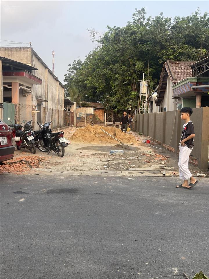 6,5m ngang mặt tiền kinh doanh ngay chợ chánh lưu. mở spa hoặc quán ăn. điện đường nước máy đầy đủ