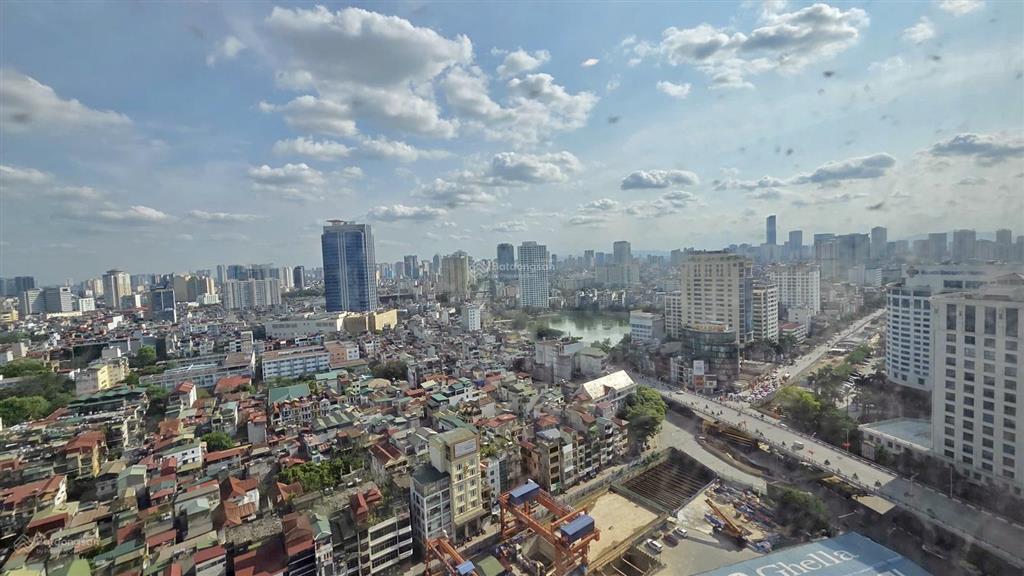 Bán căn góc 121m² tầng 21 view 02 hồ giá 23,0 tỷ (0913 809 ***)