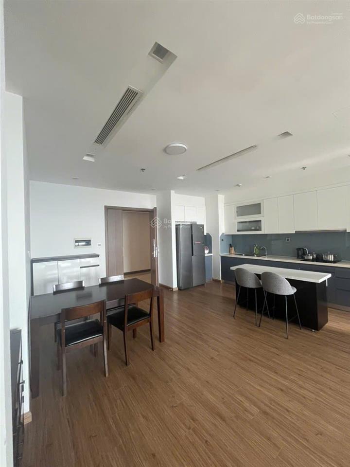 Tôi bán căn hộ 03 phòng ngủ góc đông nam m3 view 02 hồ