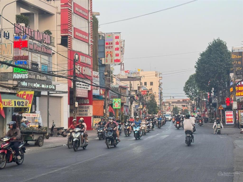 Bán nhà lầu mặt tiền phạm văn thuận ngang 7,9 dài 19. chỉ 18,8 tỷ