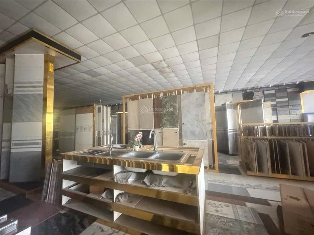 Bán shoroom gạch men 2.200m2 gần kcn thạnh phú đồng nai  27 tỷ