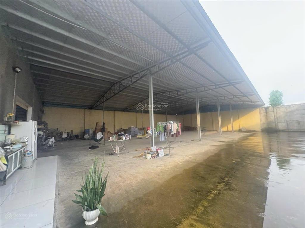 Bán shoroom gạch men 2.200m2 gần kcn thạnh phú đồng nai  27 tỷ