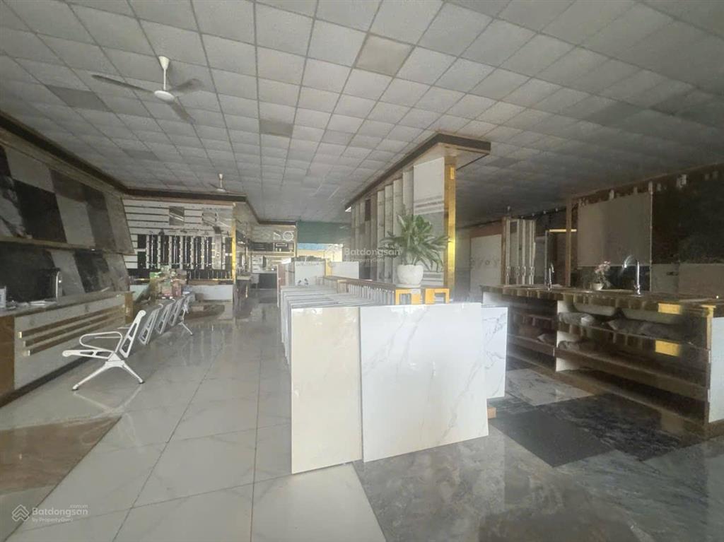 Bán shoroom gạch men 2.200m2 gần kcn thạnh phú đồng nai  27 tỷ