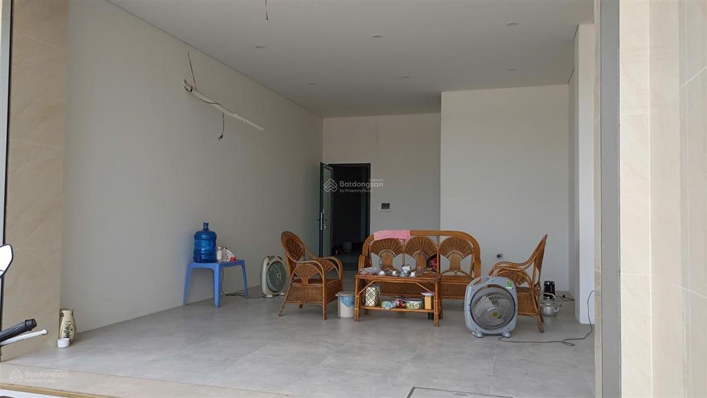 Cho thuê cửa hàng 120 m2 mặt tiền 7m ở mặt đường đê quai tứ liên, phường hồng hà, hà nội