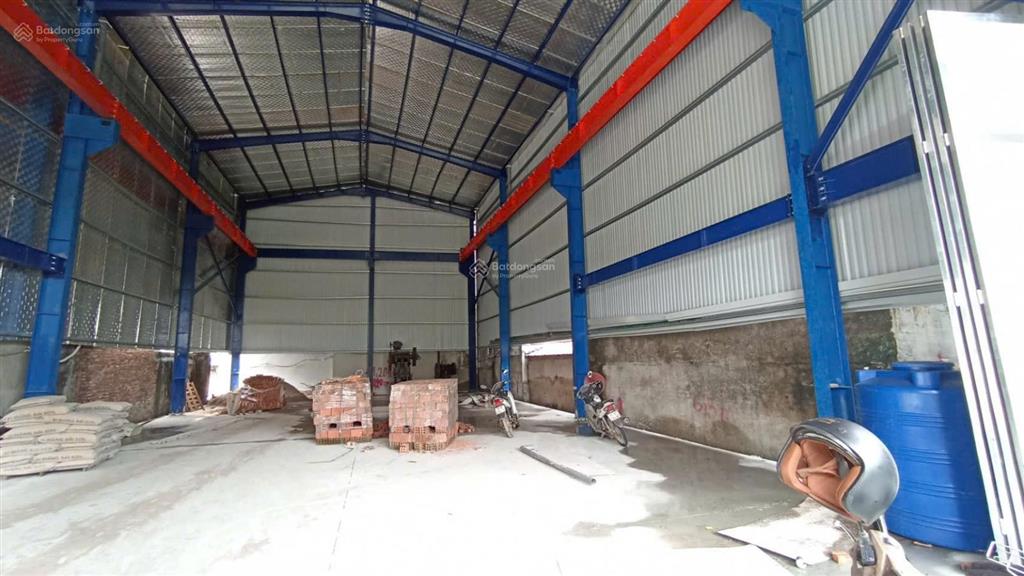 Cho thuê 300 m2 kho xưởng tại phùng xá, thạch thất  gần kcn thạch thất quốc oai.