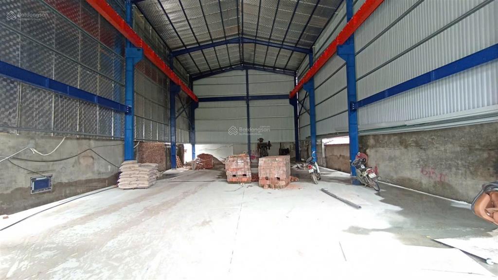 Cho thuê 300 m2 kho xưởng tại phùng xá, thạch thất  gần kcn thạch thất quốc oai.