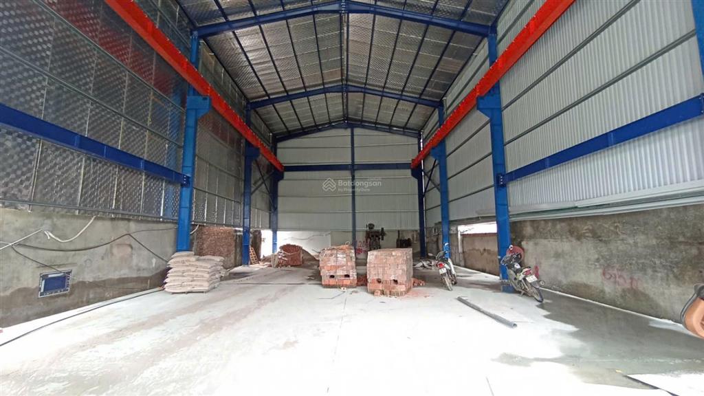 Cho thuê 300 m2 kho xưởng tại phùng xá, thạch thất  gần kcn thạch thất quốc oai.