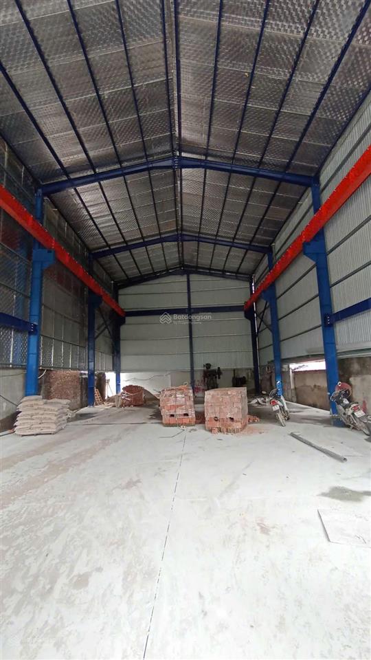 Cho thuê 300 m2 kho xưởng tại phùng xá, thạch thất  gần kcn thạch thất quốc oai.