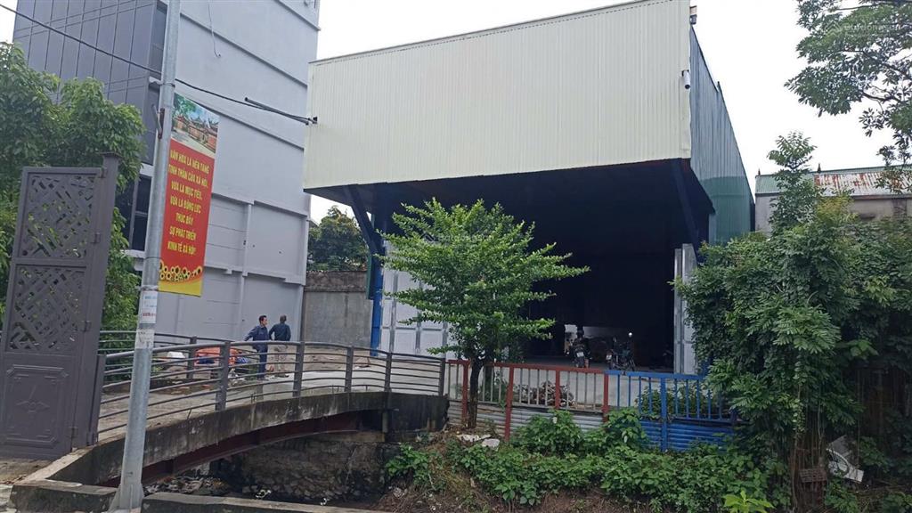 Cho thuê 300 m2 kho xưởng tại phùng xá, thạch thất  gần kcn thạch thất quốc oai.