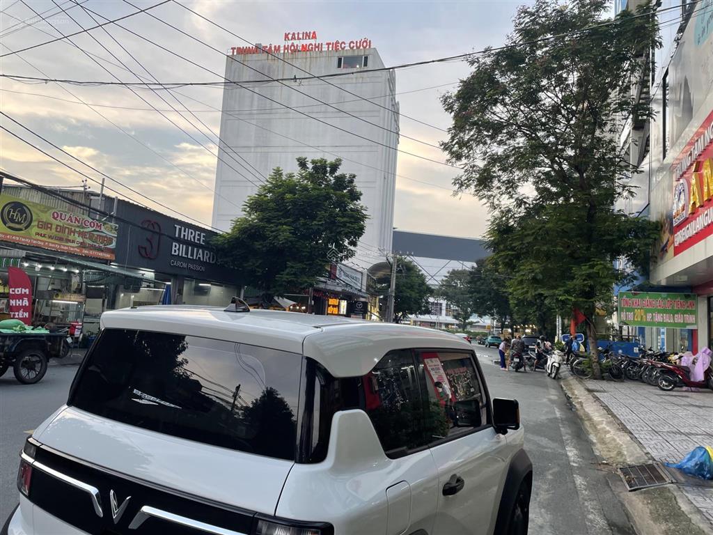 Bán nhà mtkd 20m đối diện aeon tân phú, dt 4,5x19m, cấp 4 đang cho thuê, giá 15 tỷ