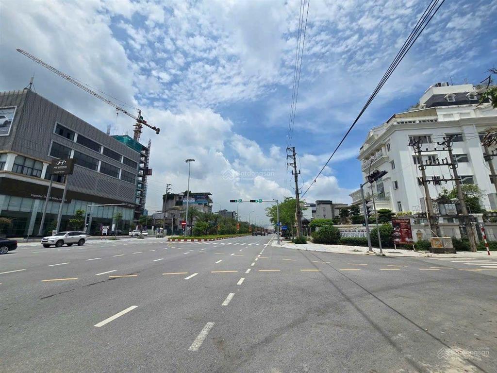 Bán đất 2 mặt tiền, đường 42m lê duẩn gần ngay bv việt đức 2, diện tích 260m2, mặt 10m, giá 37.7 tỷ