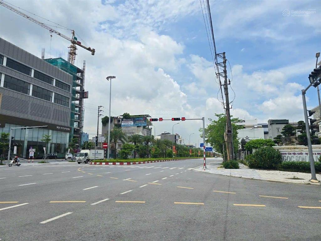 Bán đất 2 mặt tiền, đường 42m lê duẩn gần ngay bv việt đức 2, diện tích 260m2, mặt 10m, giá 37.7 tỷ