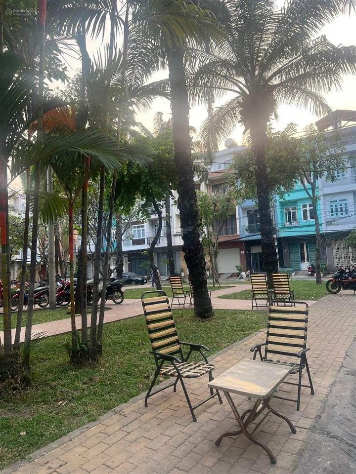 9ty9 thương lượng chính chủ định bán nhà 5 tần mặt tiền wieu công viên