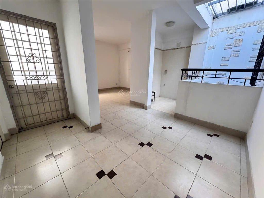 32 tỷ thương lượng chính chủ cần bán 2 căn liền nhau 8x24m vị gần mặt tiền đường phạm hùng