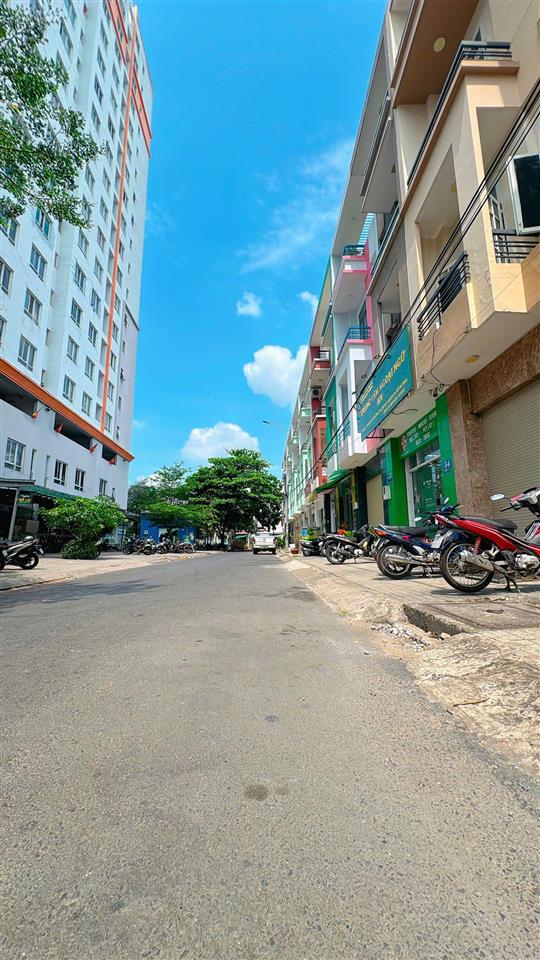 11ty8 thương lượng chính chủ bán nhà mặt tiền đường nội khu dân cư bông sao