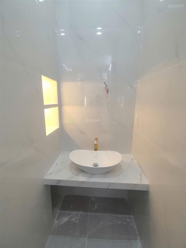 13 tỷ 900tr thương lượng bán nhà mt đăng chất p chánh hưng ( p2q8 củ)
dt 3.6x20m 1 trệt 1 lầu
vị