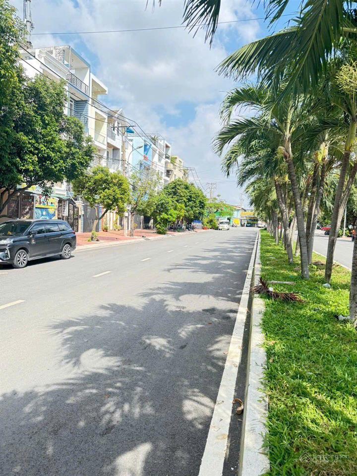 15 tỷ 9 tl bán nhà mặt tiền đường trần thị ngôi, đường nhựa 32m, gần tttm parc mall
