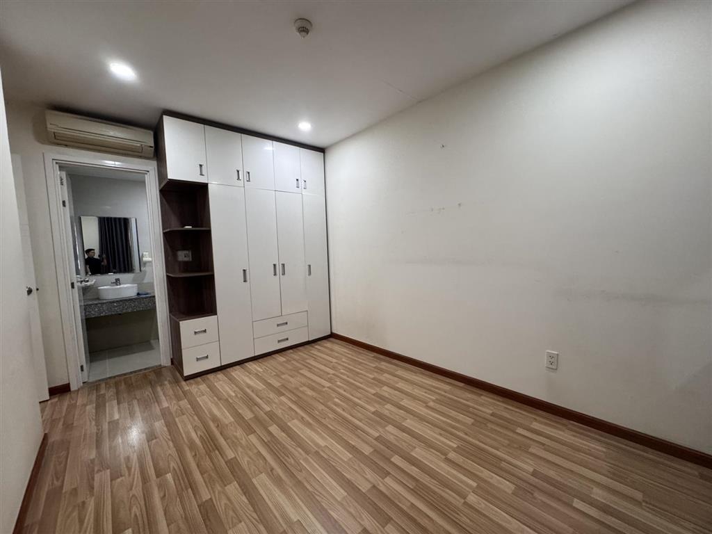 Cho thuê căn hộ diamond riverside 2pn nội thất cơ bản 9.5tr/tháng
