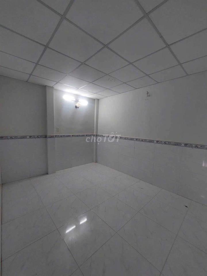 Cho thuê nhà Mặt tiền hẽm đường Phạm Hùng DT.4m×17m } 1 Lầu 3Phòng 2wc